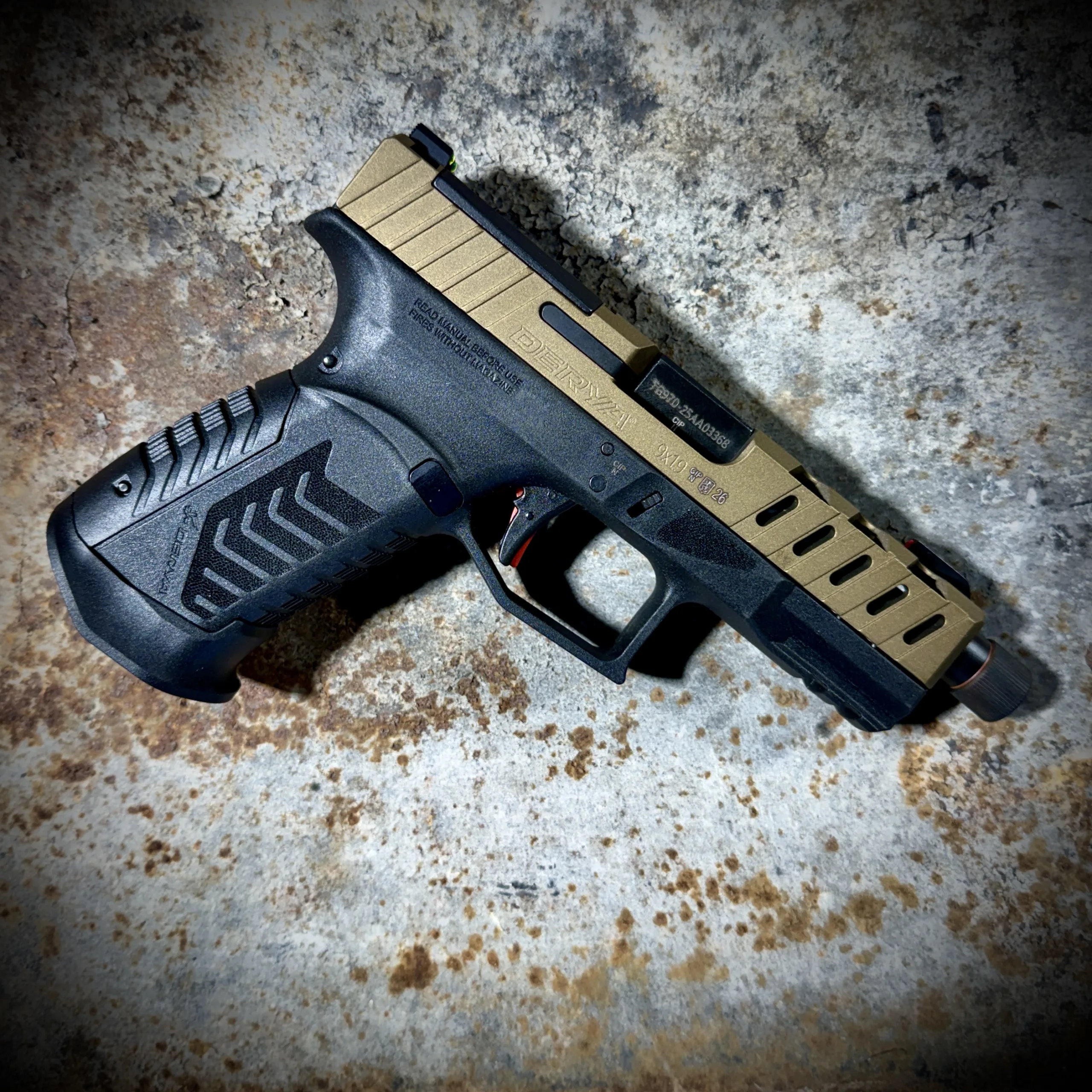 Derya DY-9 Optic ready Cerakote CB, frézovaný závěr předváděcí